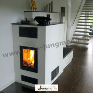 Kachelofen mit Granitsteinen