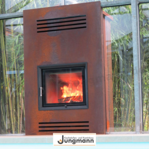Cortenstahl Kamin im Poolbereich